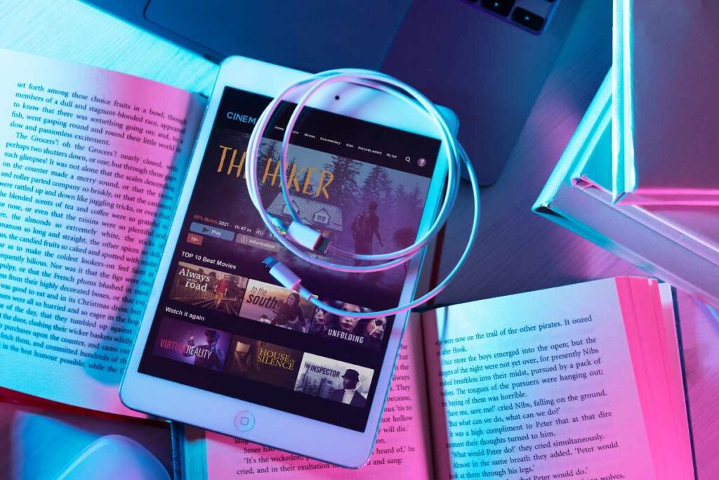 Future of online magazines featuring digital publishing trends, mobile reading experiences, personalized content, and audience engagement strategies.