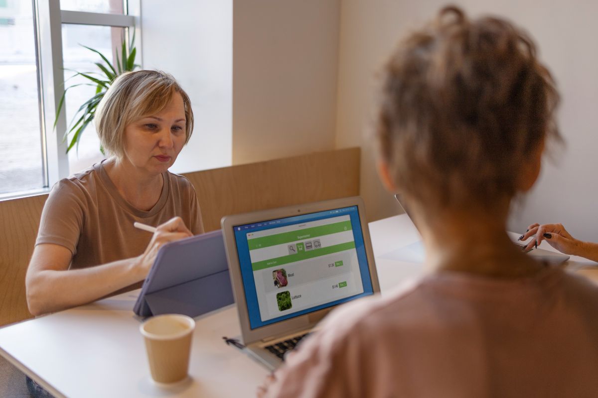 How FeedbackMagazine.org helps businesses track customer feedback trends.