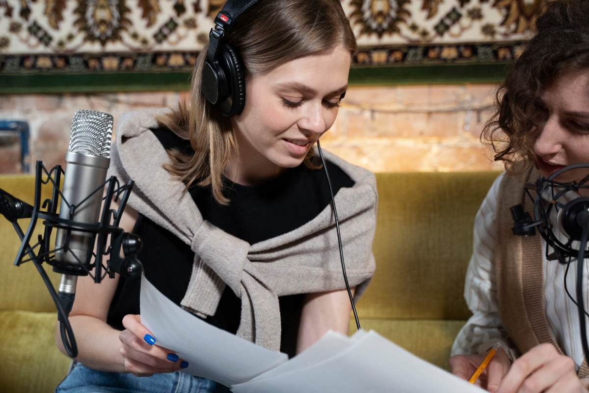 FeedbackMagazine comprehensive guide covering music production, artist interviews, industry trends, and music business insights.